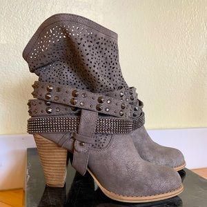 Women’s Buckle Boots - 8 1/2.
